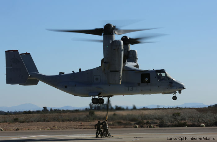 VMM-363 Supports CLB-5 in External Lift Training