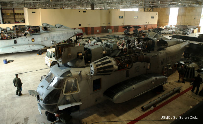 Australians Inspects Marines CH-53E for Darwin Force