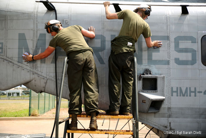 Marines work to send aircraft to Australia