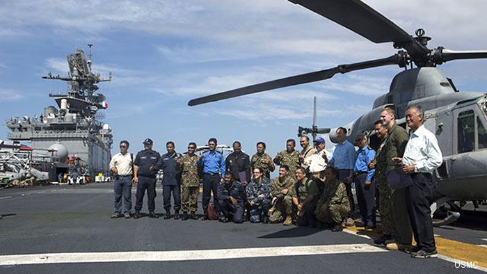 Marine V-22 Osprey Shown to Malaysian Armed Forces