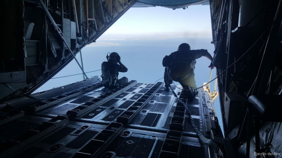 Spanish Tanker Refueled French Caracal