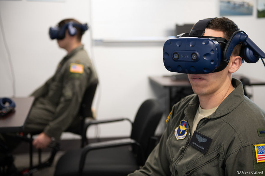 USAF Produces Helicopter Pilots Using Virtual Reality