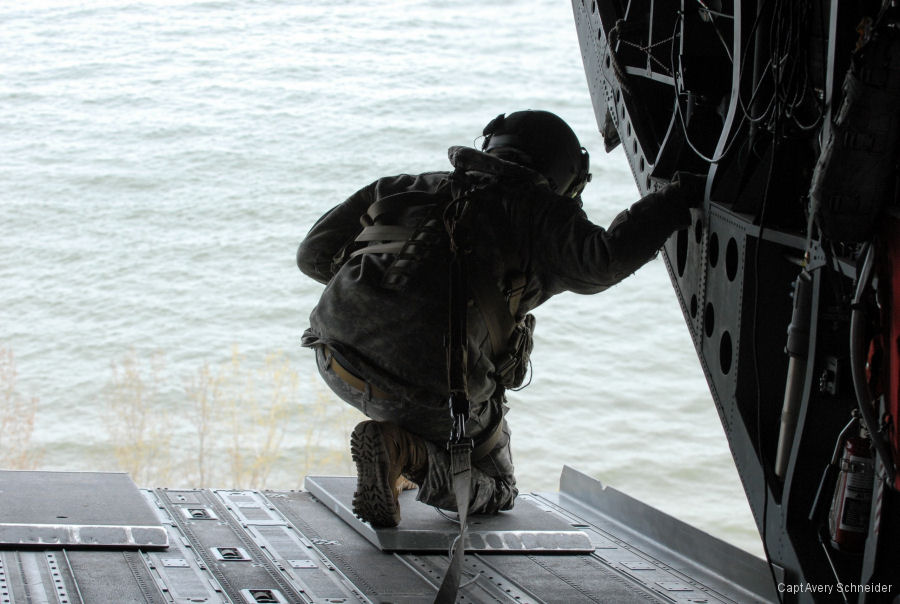 NY Guard Chinook in Water Bucket Training