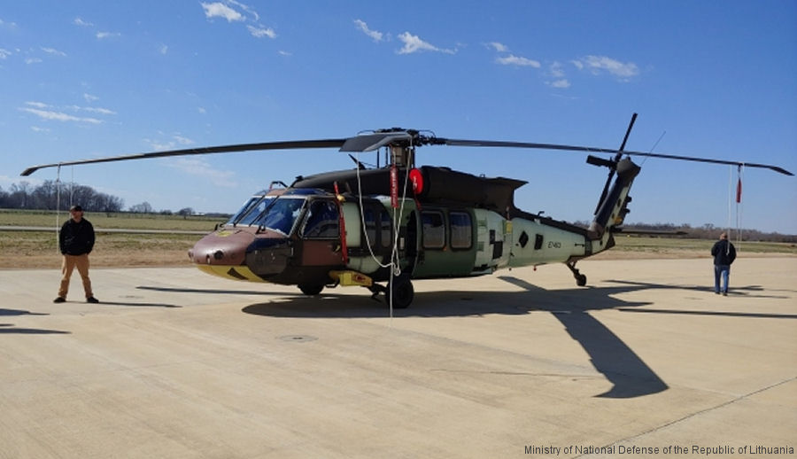 Karinės oro pajėgos  UH-60M Black Hawk
