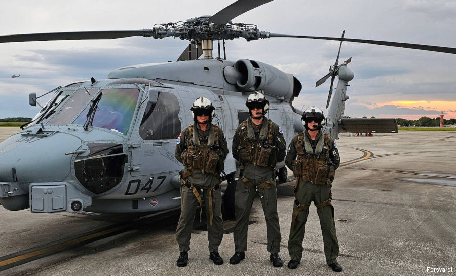First Norwegian Pilots Certified on MH-60R Seahawk