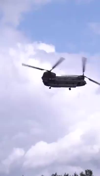 Germans training with Dutch Chinook helicopter