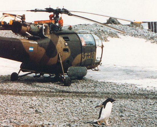 Detailed history and photos of helicopter Aerospatiale SA316B Alouette III Serial 2250 Register 0699 used by Comando de Aviacion Naval Argentina COAN (Argentine Navy) Track service timeline and current status.