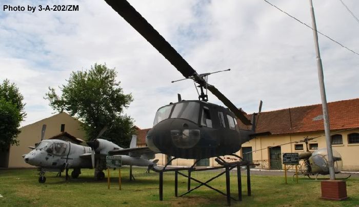 Helicopter Bell 205A-1 Serial 30152 Register N205CK AE-426 used by Summit Helicopters Inc ,Idaho Helicopters ,Aviacion de Ejercito Argentino EA (Argentine Army Aviation). Aircraft history and location