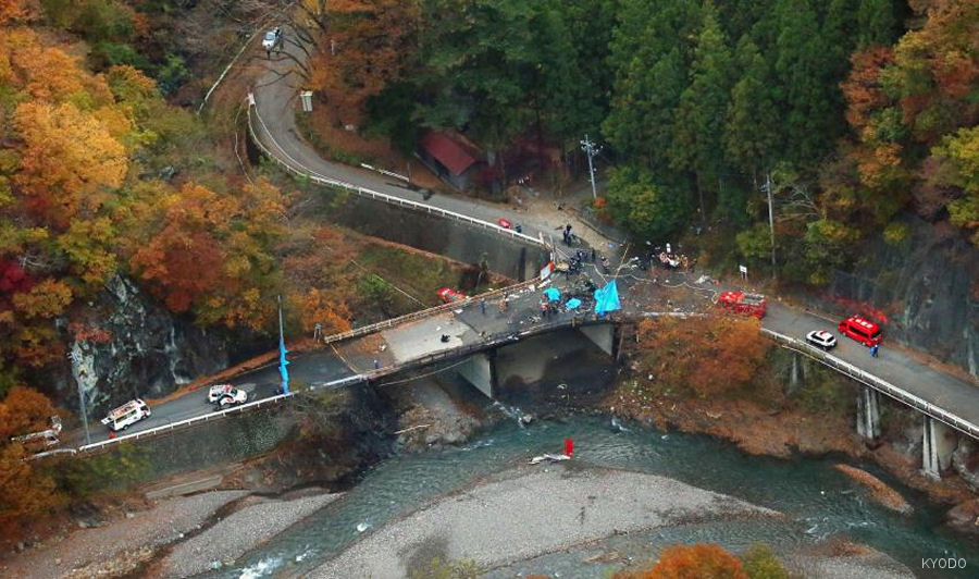 Detailed history and photos of helicopter Aerospatiale AS332L Super Puma Serial 2173 Register JA9672 used by Toho Air Service Track service timeline and current status.