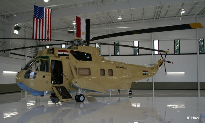 Photos of Commando in Egyptian Air Force helicopter service.
