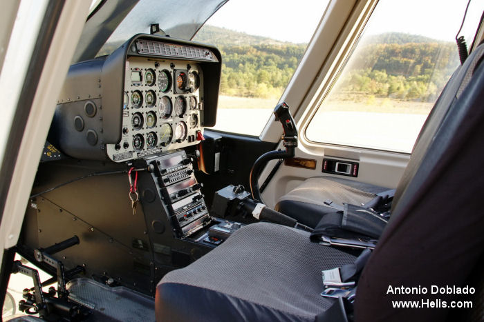 Bell 407 cockpit