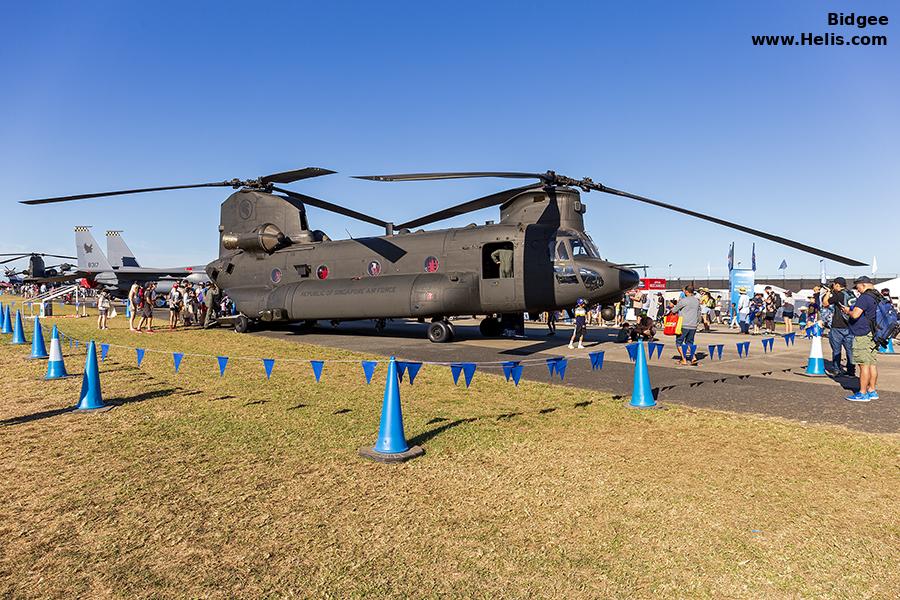 Helicopter Boeing CH-47F Chinook Serial M.2082 Register 88171 used by Republic of Singapore Air Force RSAF. Aircraft history and location