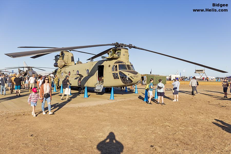 Helicopter Boeing CH-47F Chinook Serial M.7432 Register A15-302 used by Australian Army Aviation (Australian Army). Aircraft history and location