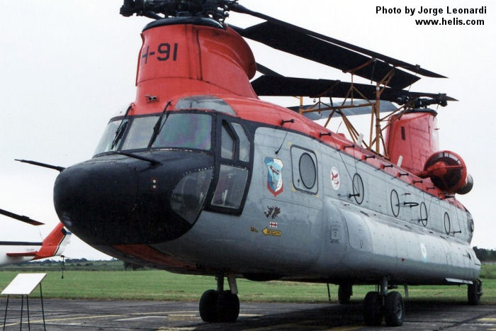 Helicopter Boeing-Vertol CH-47C Chinook Serial b-800 Register H-91 used by Fuerza Aerea Argentina FAA (Argentine Air Force). Built 1979. Aircraft history and location