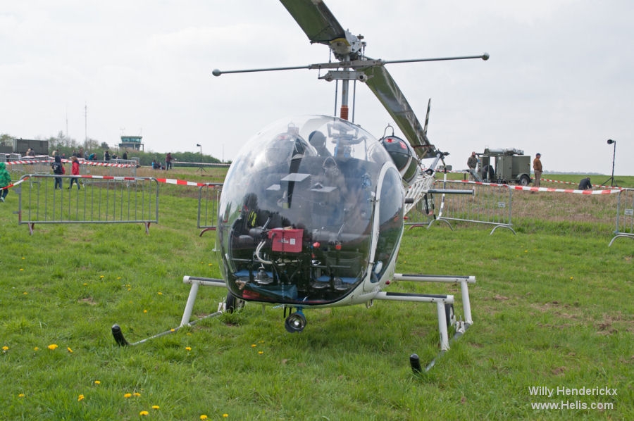 Helicopter Bell 47G-2 Serial 1633 Register OO-MBE 5V-TWT F-GANU G-BEUG EP-HAV N6764 1633 used by Bristow ,Aviation Légère de l'Armée de Terre ALAT (French Army Light Aviation). Built 1956. Aircraft history and location